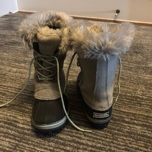Grey and turquoise Northside snow boots size 3 girls